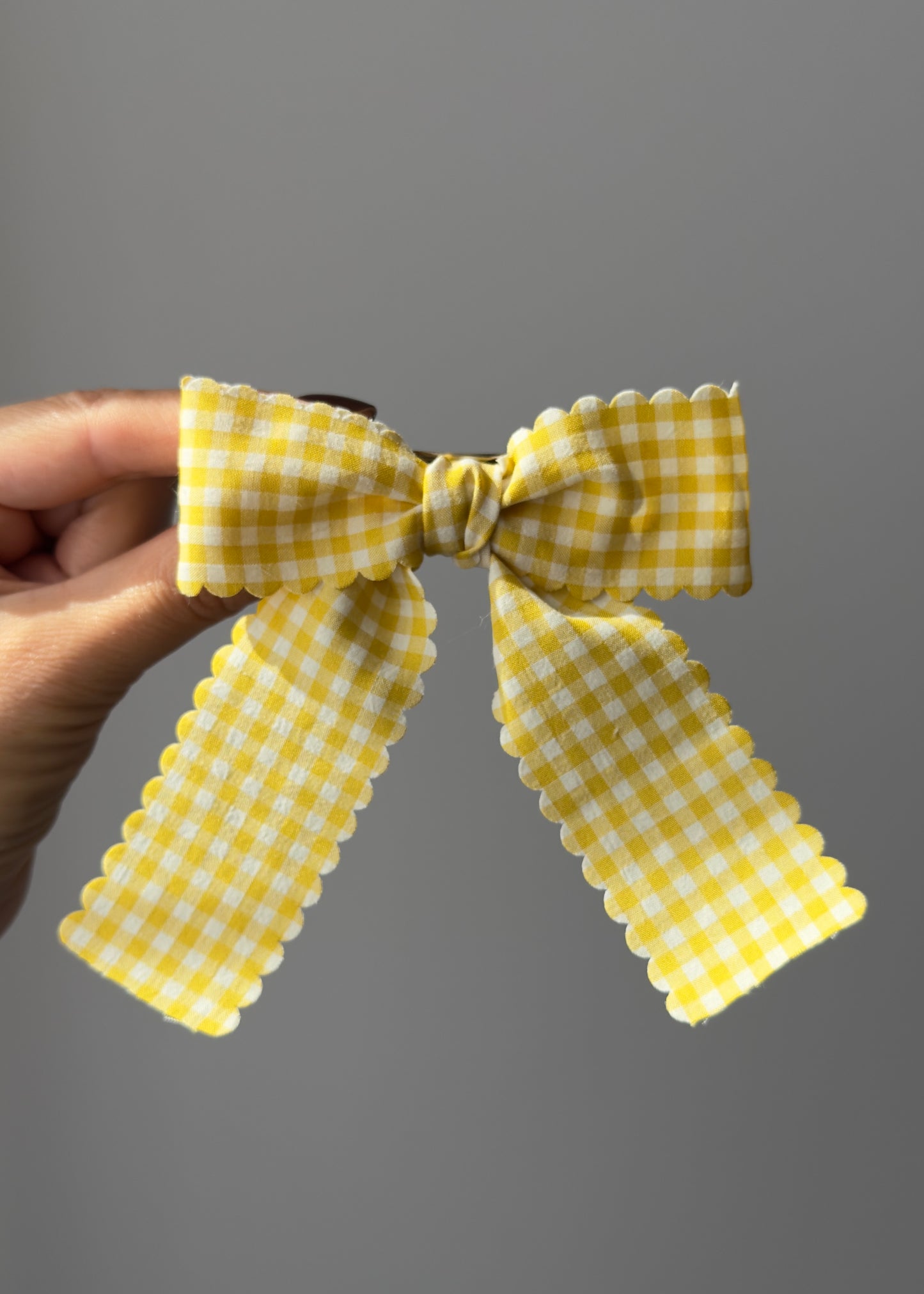 Haarspange „Giulietta“: Gelbes Gingham-Muster in Vanilletraumoptik mit gewellten Kanten