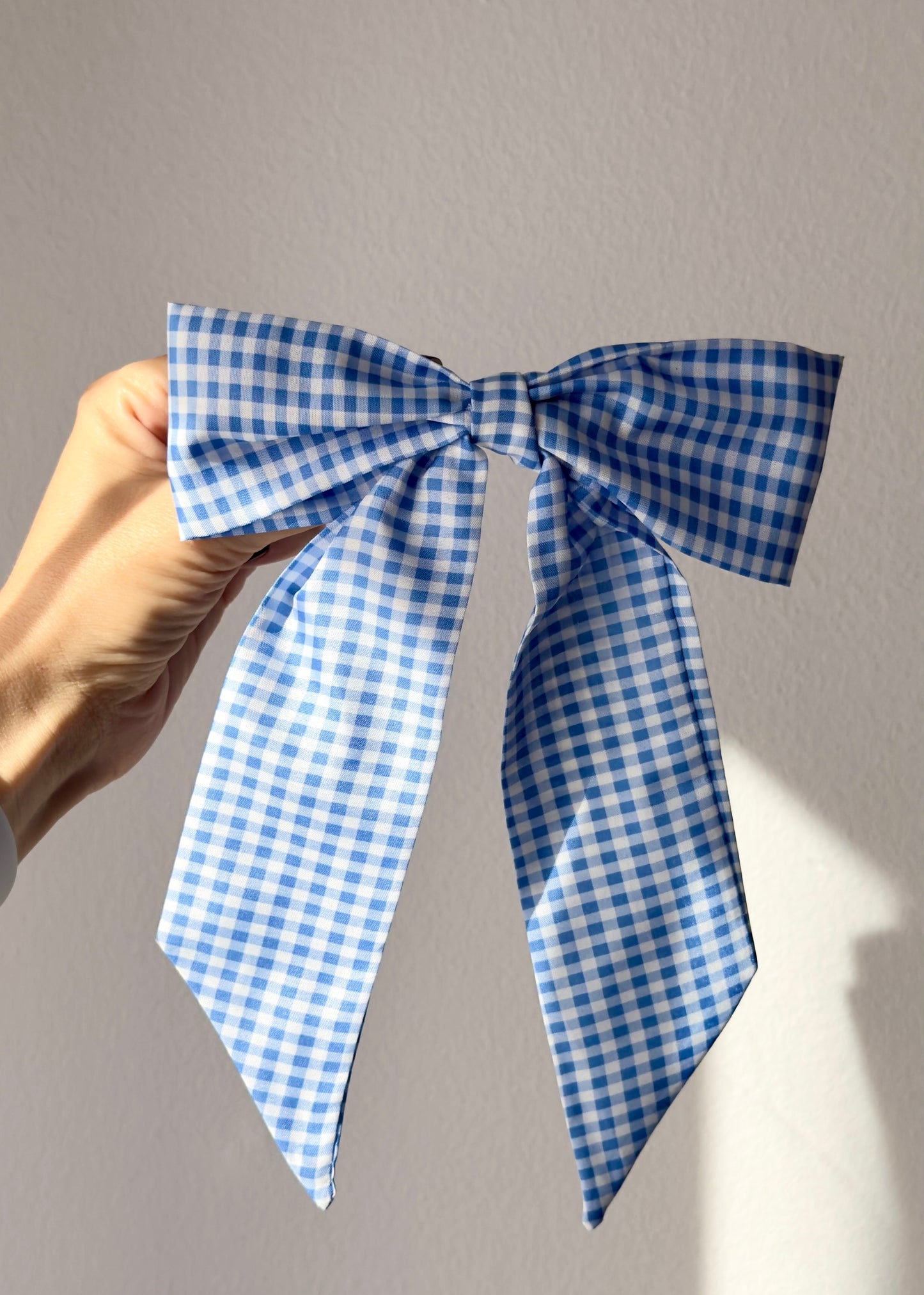 Donatella Bow – Blaues Vichy-Muster für fröhliche Tage