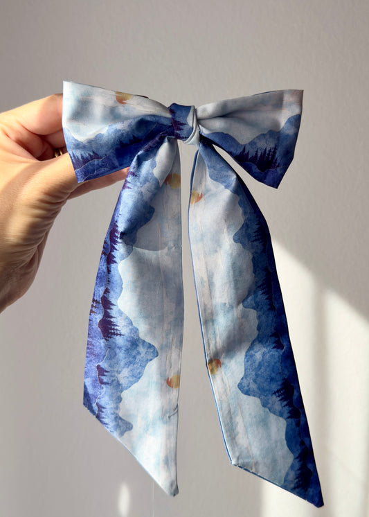 Costanza Bow – Dreamy Blue Watercolor