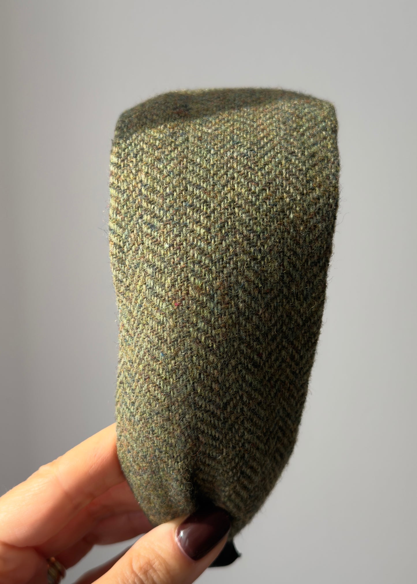 Bianca Tweed-Stirnband – Natürliche Eleganz in Olivgrün