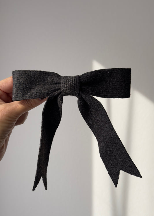 Francesca Bow – Soft Charcoal Elegance