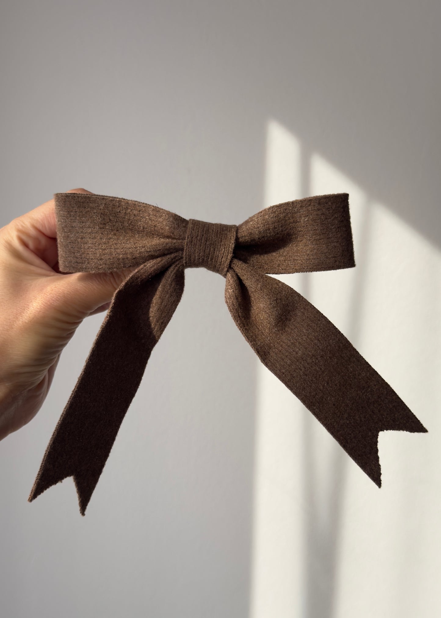 Ermelinda Bow – Cozy Chocolate Brown Elegance