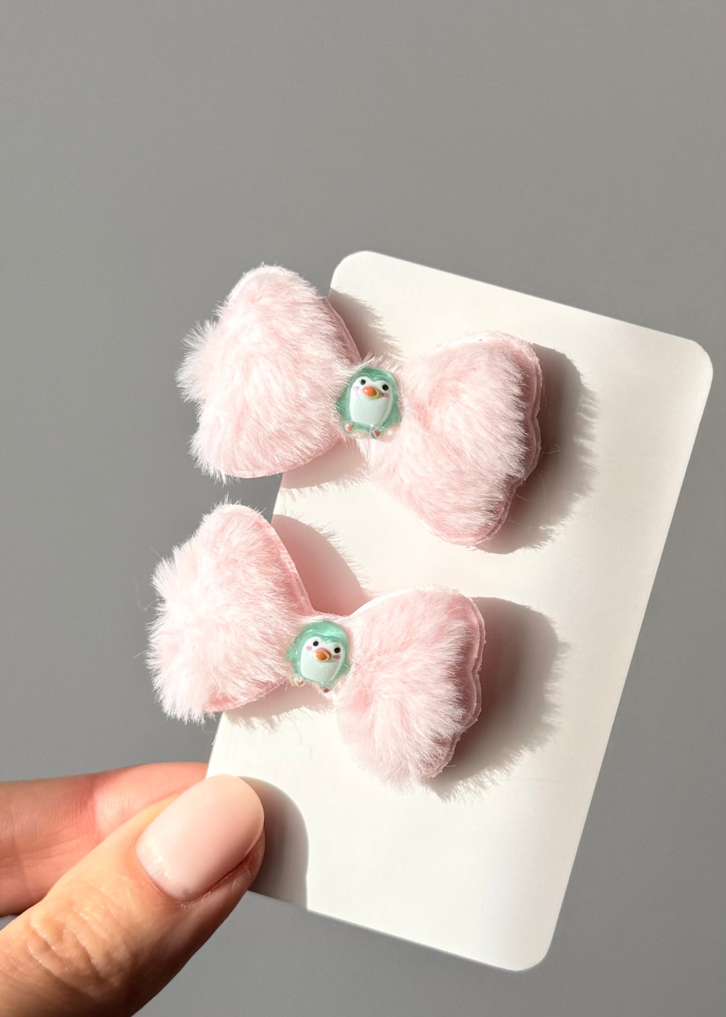 Haarspangen mit Winterpinguin-Motiv – Zartes Pastell-Set (2 Stück)