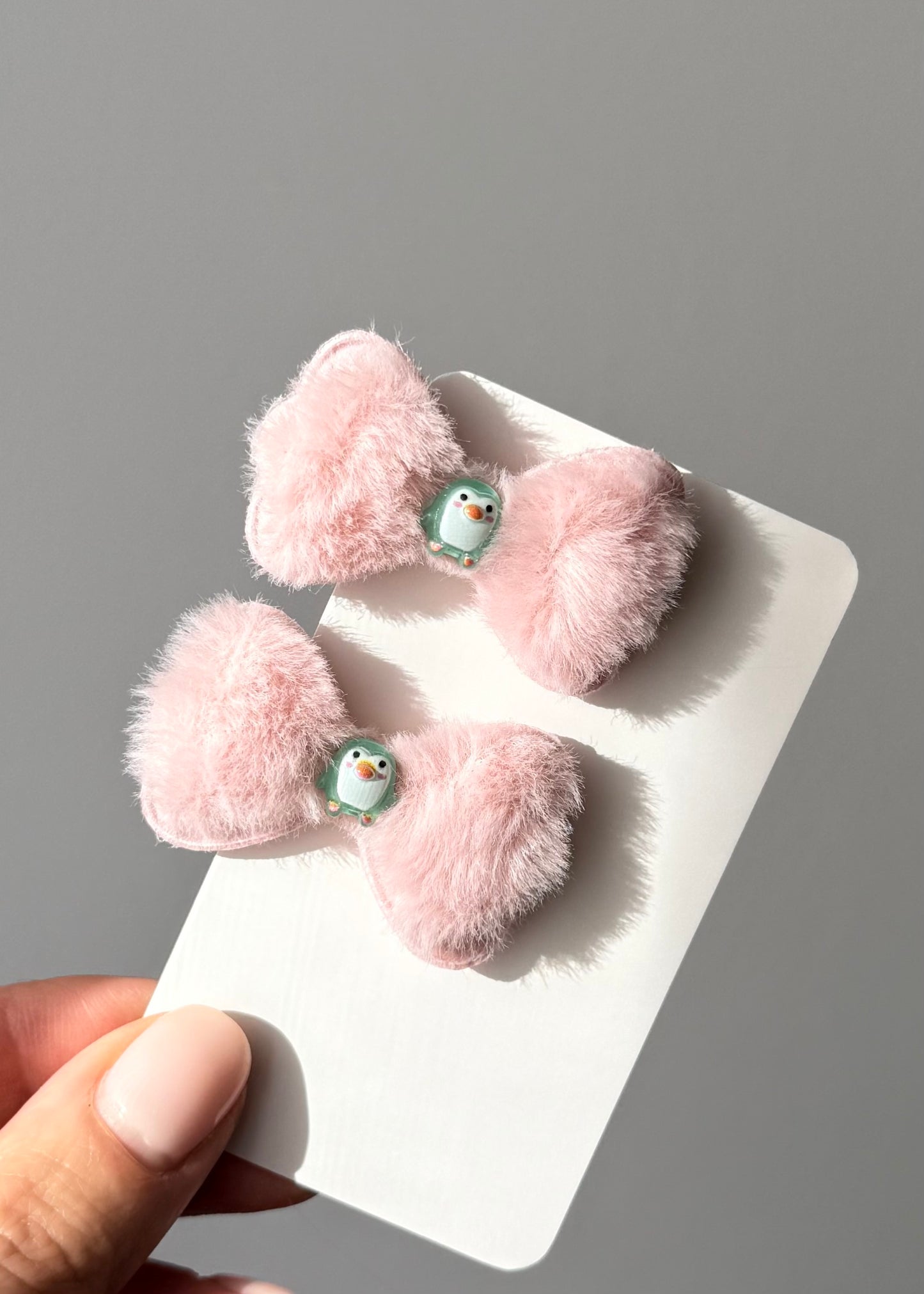 Haarspangen mit Winterpinguin-Motiv – Zartes Pastell-Set (2 Stück)
