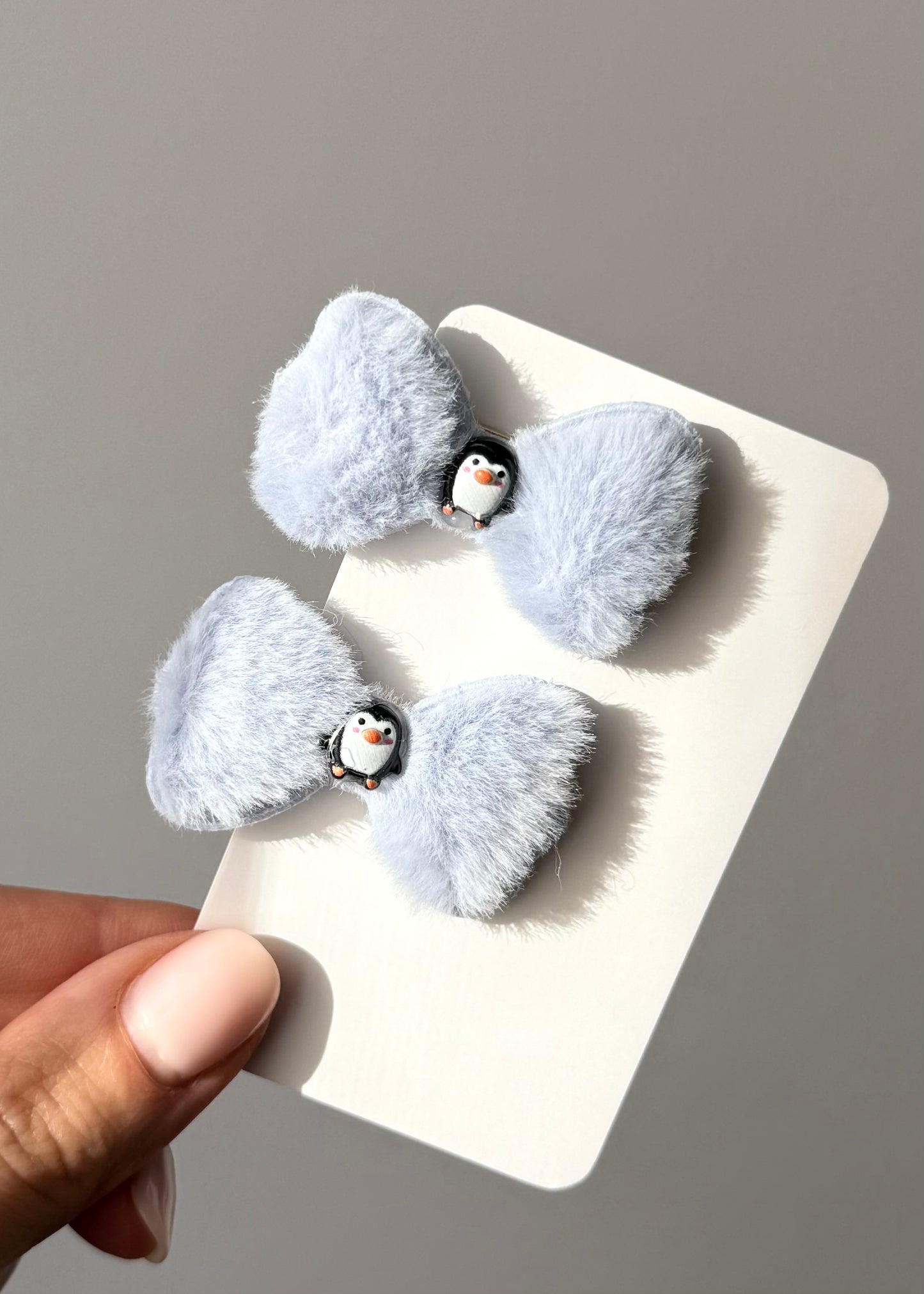 Haarspangen mit Winterpinguin-Motiv – Zartes Pastell-Set (2 Stück)