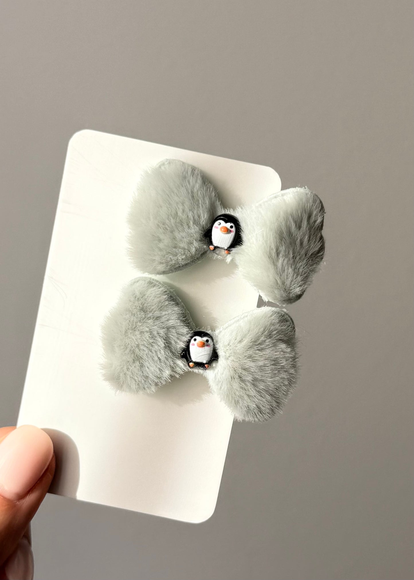 Haarspangen mit Winterpinguin-Motiv – Zartes Pastell-Set (2 Stück)