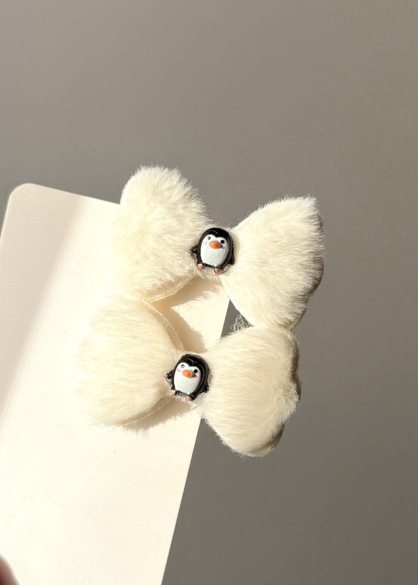 Haarspangen mit Winterpinguin-Motiv – Zartes Pastell-Set (2 Stück)