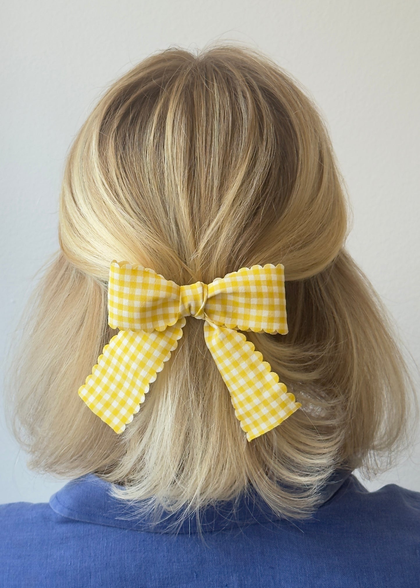 Haarspange „Giulietta“: Gelbes Gingham-Muster in Vanilletraumoptik mit gewellten Kanten