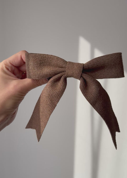 Ermelinda Bow – Cozy Chocolate Brown Elegance