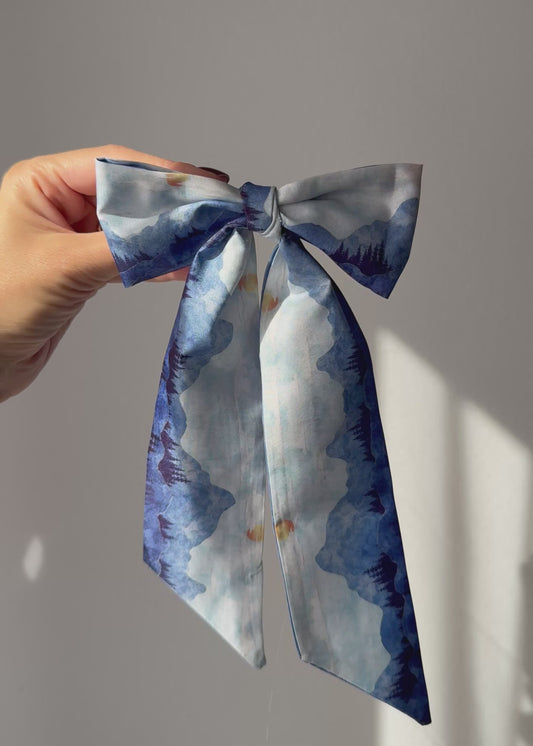 Costanza Bow – Dreamy Blue Watercolor